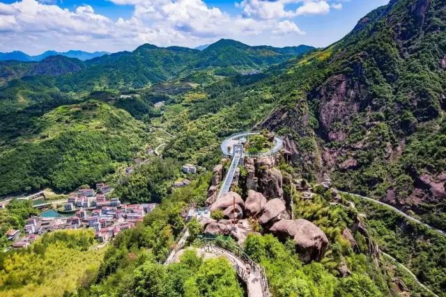 Каньон Цзяолун - захватывающий вид на ущелье и стеклянные смотровые площадки в Китае