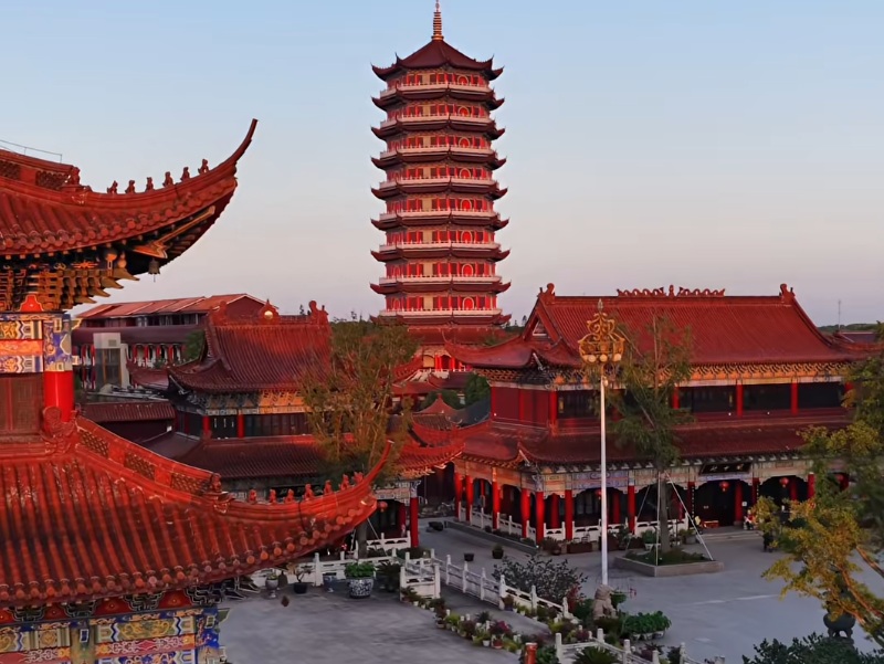 Сады и дворы храма Хуанло Чаньсы