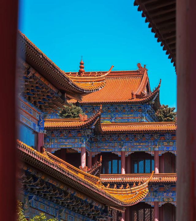 Скульптуры и изваяния Будды