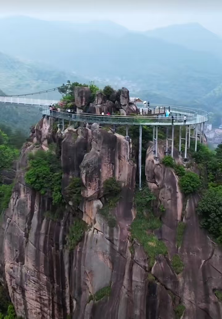 Стеклянные мосты и площадки