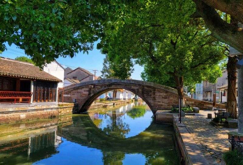 Мост Жуи эпохи Юань - изящный каменный арочный мост через канал