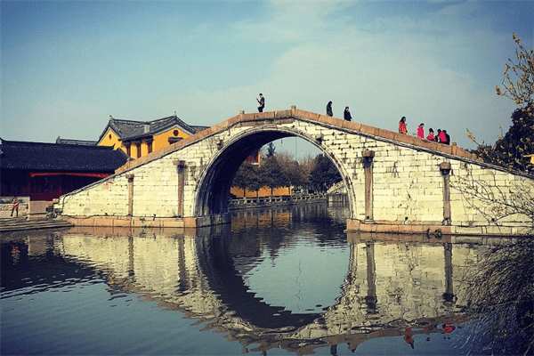 Мост Линьлао эпохи Юань - каменный арочный мост с низкими перилами в стиле Сун