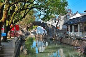 Каменный мост через канал в Лиантанге