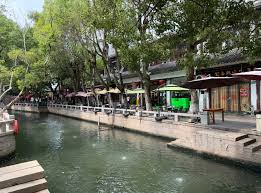 Деревянная лодка у причала, Лиантанг