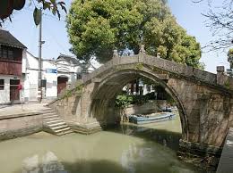 Уютный внутренний дворик старого дома