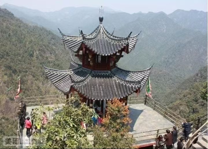 Ритуальный колокол в даосском храме Нютоушань