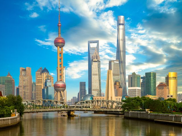 Транзитная экскурсия по Шанхаю - вид на набережную Вайтань и небоскребы Пудуна