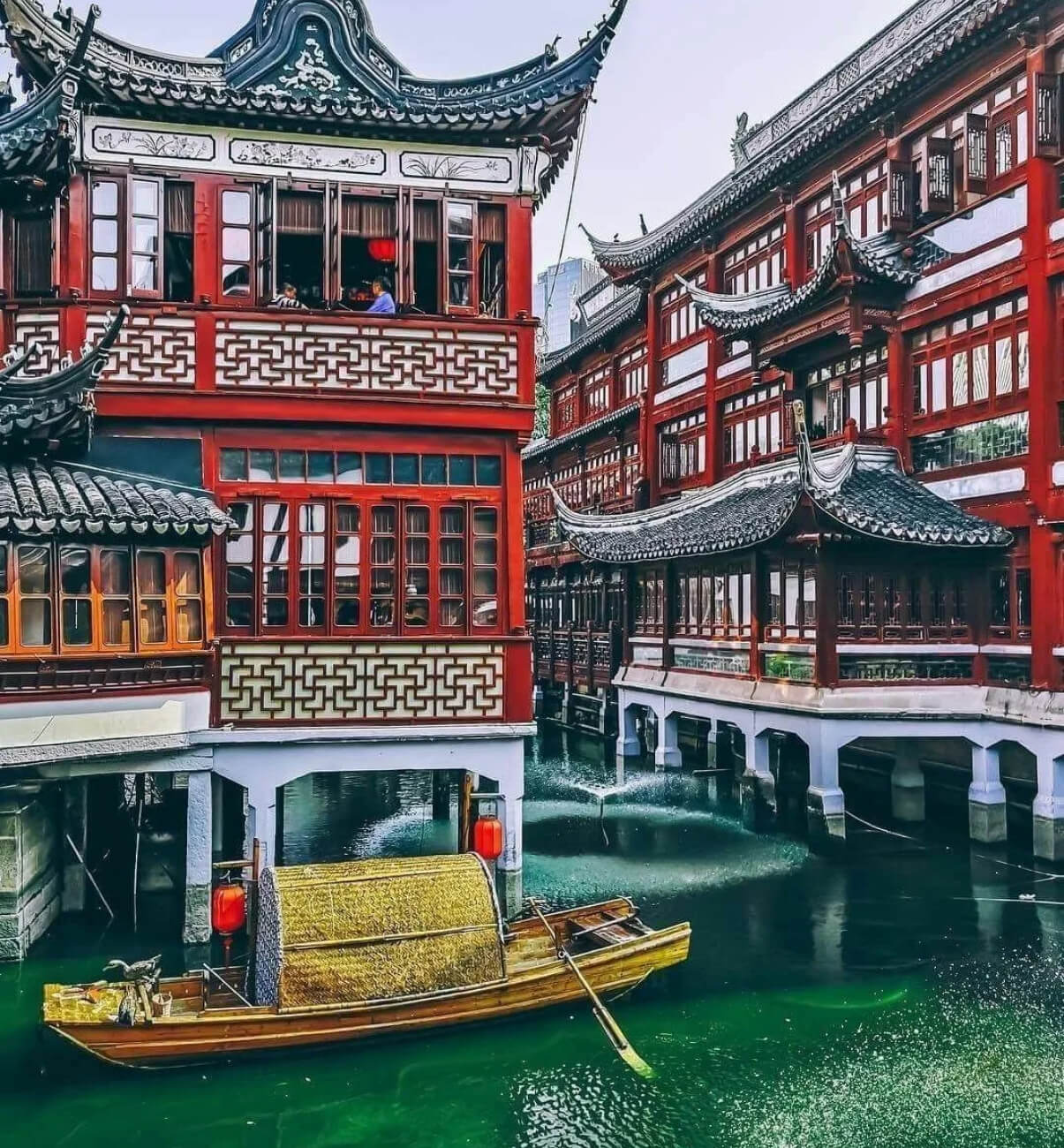 Шанхайский финансовый центр - современные небоскребы