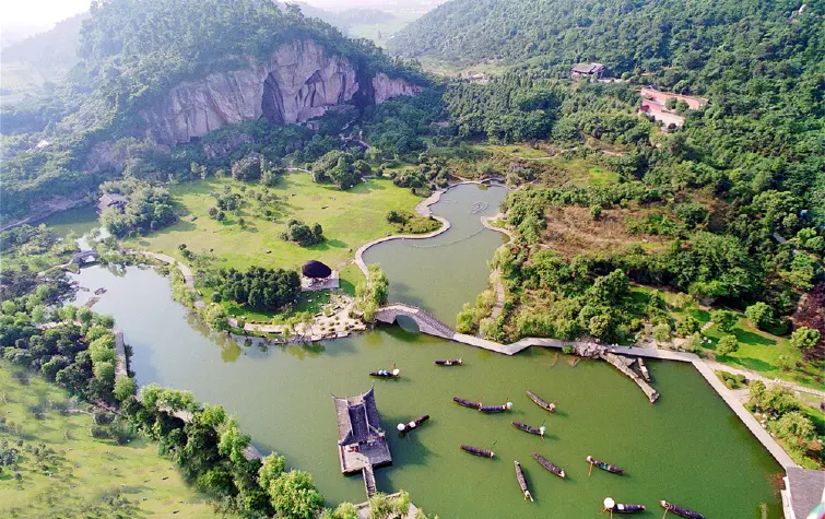 Вид на озеро Дунху с высоты