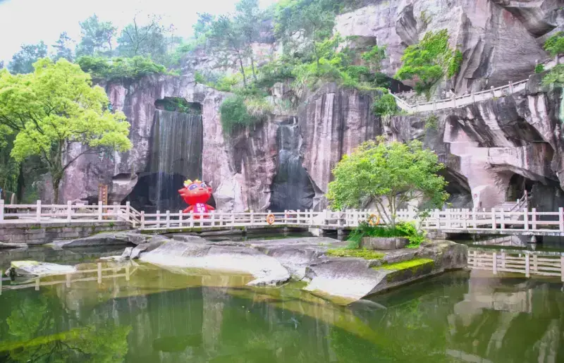 Деревня Пиратов (海盗村) - пещеры с пиратской историей
