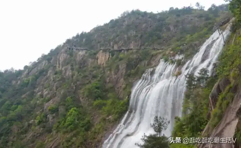 Радуга у водопада Тяньтайшань - уникальное природное явление