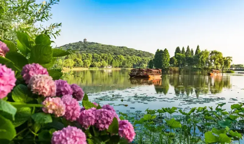 Вид на озеро Тайху с полуострова Юаньтоучжу