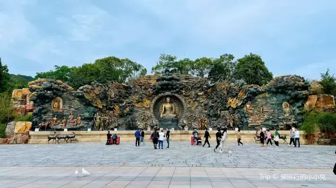 Пагоды и сады на Острове Небожителей посреди озера Тайху