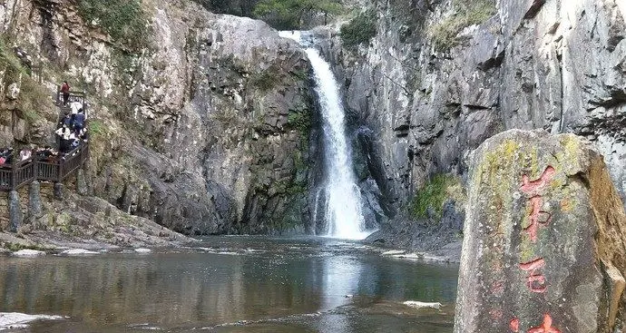 Четвертый каскад водопада Усе - узкие струи