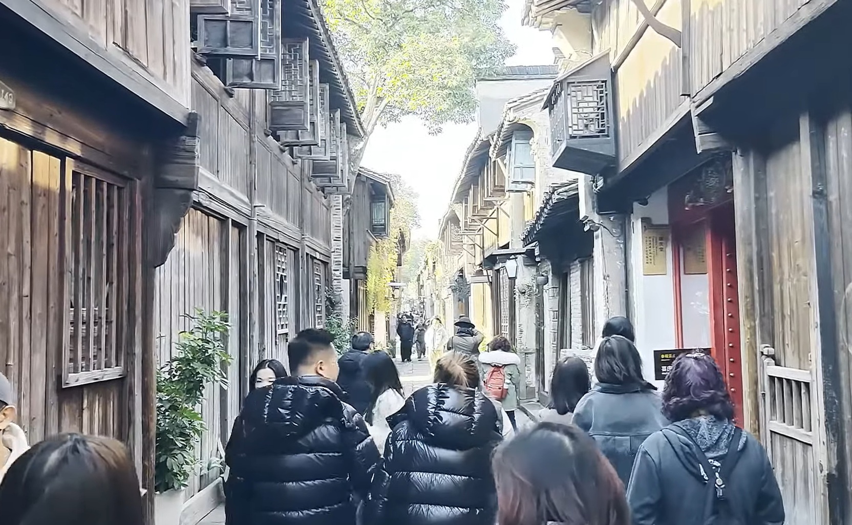 Выступление традиционной китайской оперы в Учжэне