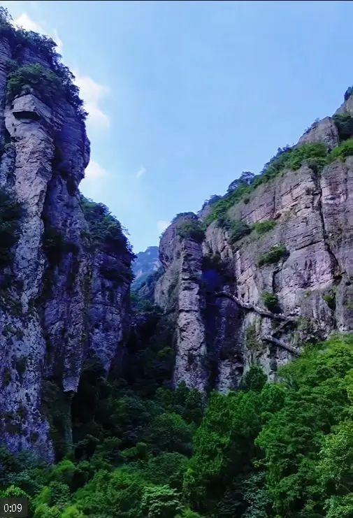 Долина Лежащего Дракона - живописная долина с видом на Линъянь