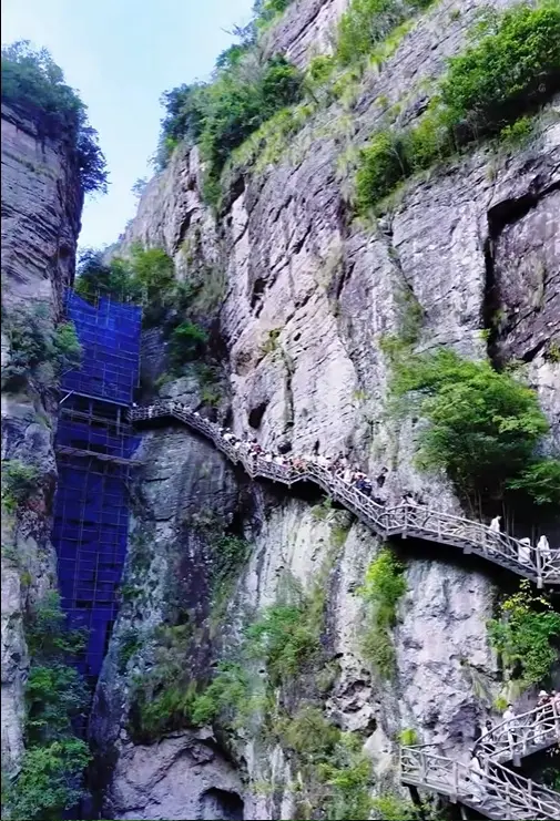 Пещеры и гроты Яньданшаня - природные образования в вулканических породах