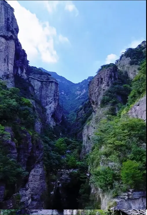 Скала Смотрящий на Небо - уникальное природное образование в Яньданшане